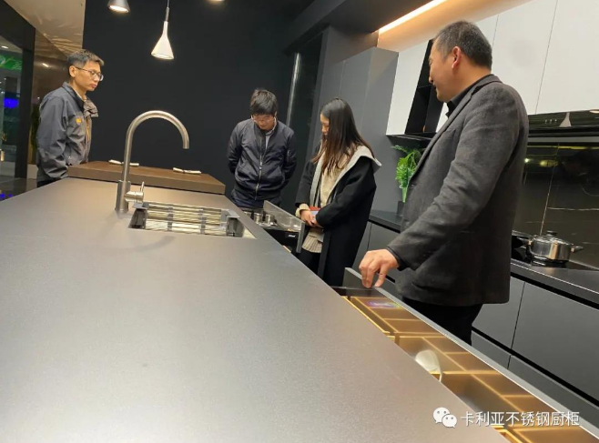 热烈欢迎蛟川街道宣传办莅临卡利亚参观指导