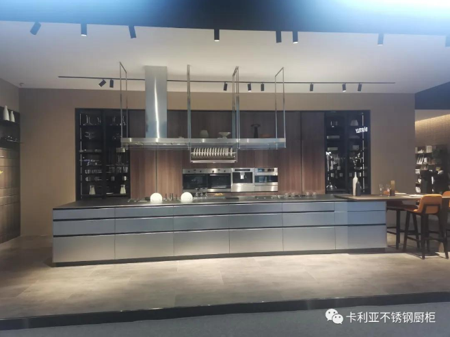 攀登！永不止步，卡利亚不锈钢橱柜缔造品质新高度