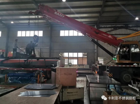 制造到智造，卡利亚不锈钢橱柜斥资购入大型智能激光设备